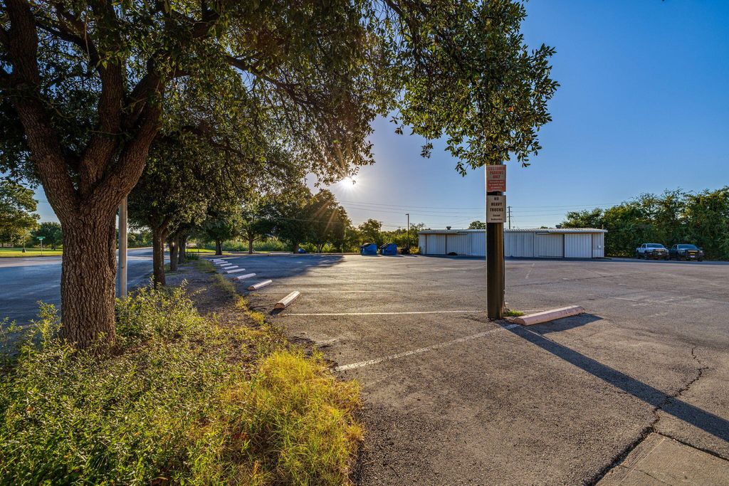 Image 5 of property listing at 115-119 E Concho Avenue, San Angelo, TX 76903