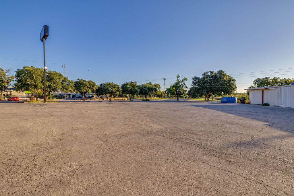 Image 6 of property listing at 115-119 E Concho Avenue, San Angelo, TX 76903