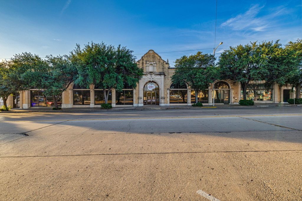 Image 7 of property listing at 115-119 E Concho Avenue, San Angelo, TX 76903
