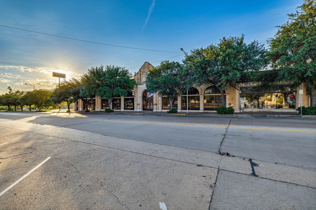 Image 8 of property listing at 115-119 E Concho Avenue, San Angelo, TX 76903