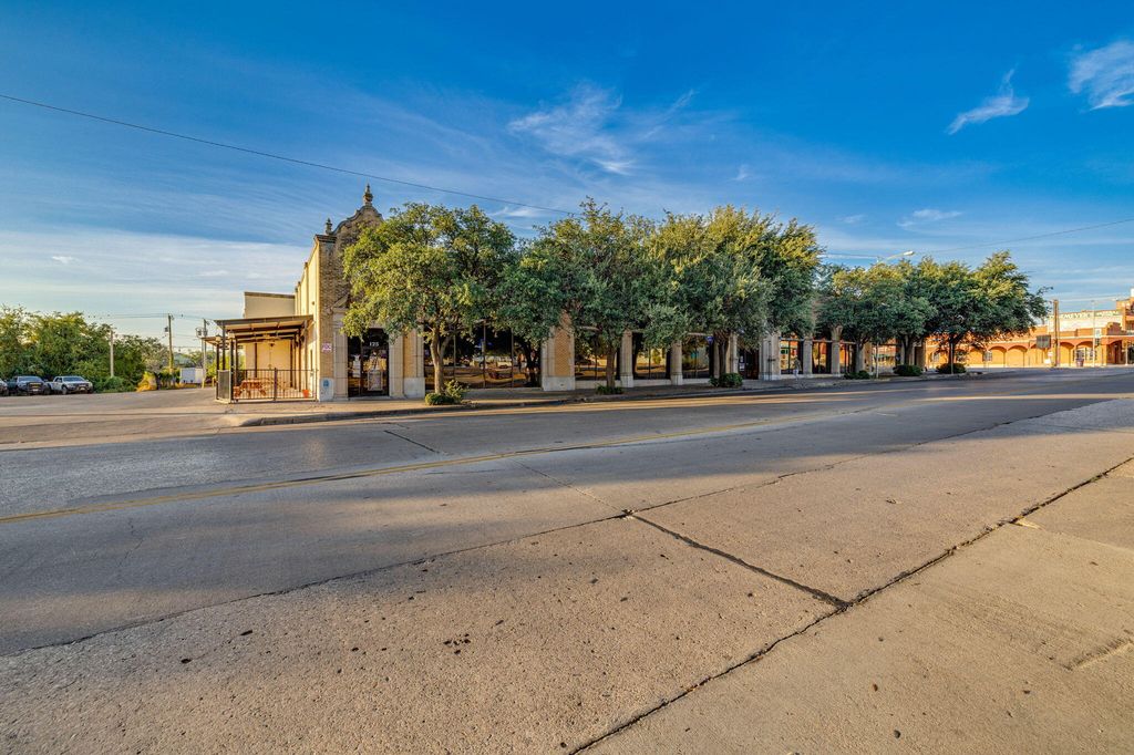 Image 9 of property listing at 115-119 E Concho Avenue, San Angelo, TX 76903