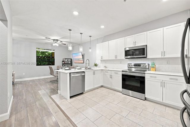 156 SW 185th Way, Pembroke Pines, FL 33029