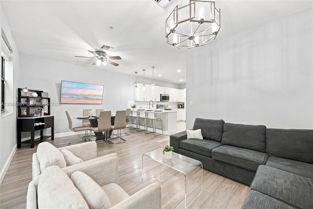 156 SW 185th Way, Pembroke Pines, FL 33029