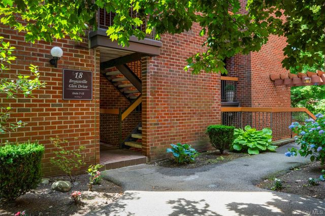 18 Bronxville Glen Drive 11, Bronxville, NY 10708