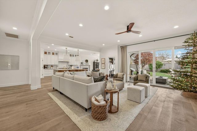 1784 Krpan Dr, Roseville, CA 95747