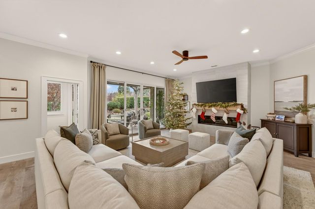 1784 Krpan Dr, Roseville, CA 95747