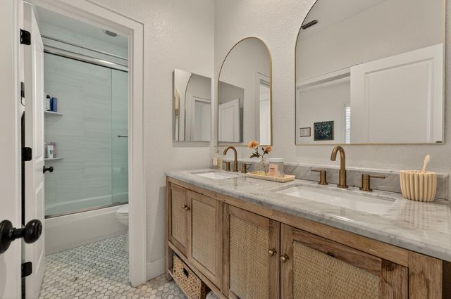 1784 Krpan Dr, Roseville, CA 95747