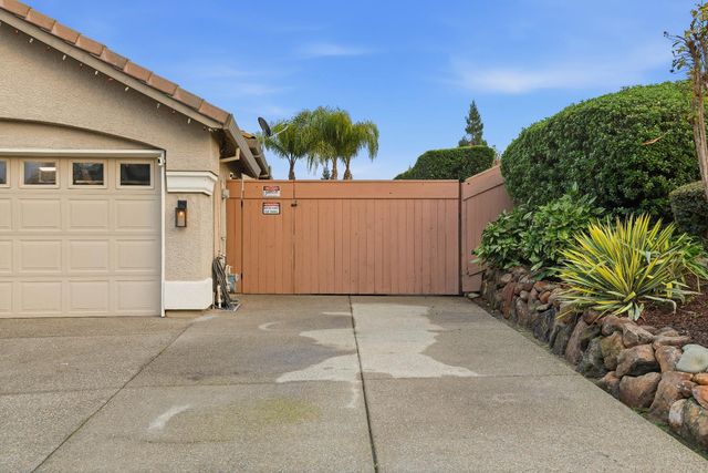 1784 Krpan Dr, Roseville, CA 95747