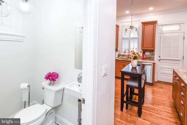 34 R ST NE, Washington, DC 20002