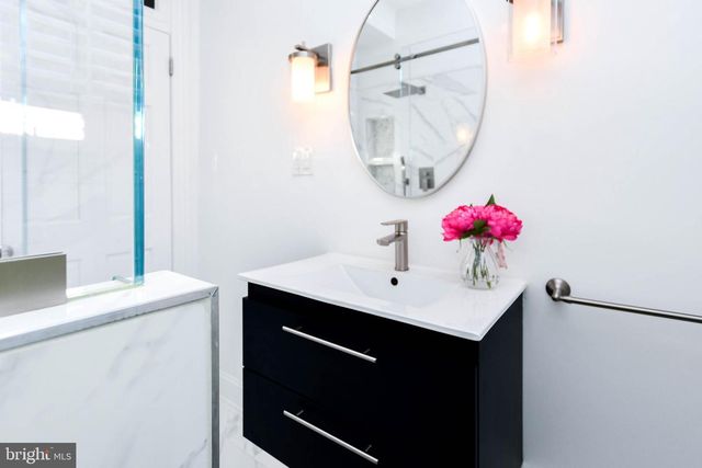 34 R ST NE, Washington, DC 20002