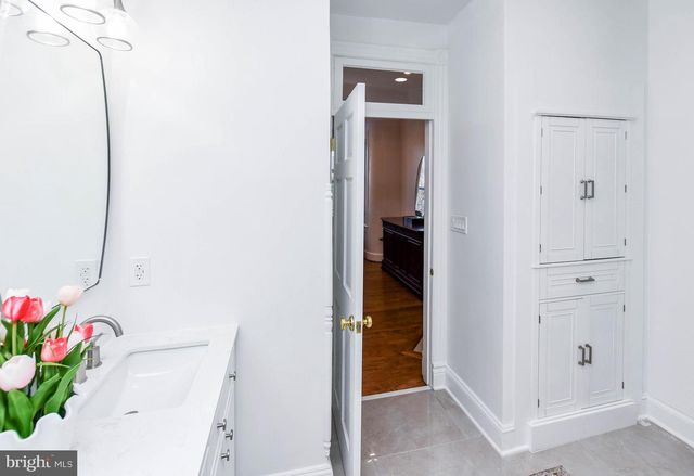 34 R ST NE, Washington, DC 20002