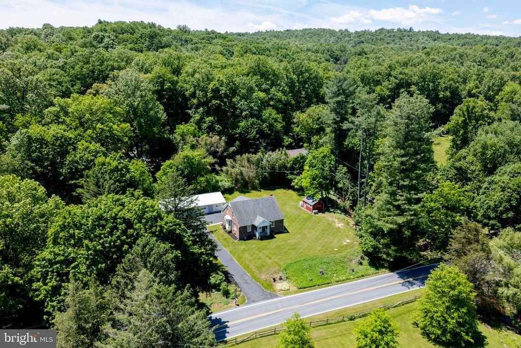 1104 ALLEGHENYVILLE RD, Mohnton, PA 19540