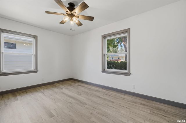 316 W KNOLL CREST Drive, Peoria, IL 61614