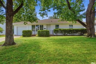 316 W KNOLL CREST Drive, Peoria, IL 61614