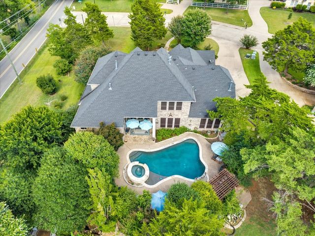 2201 Somerset, Midlothian, TX 76065