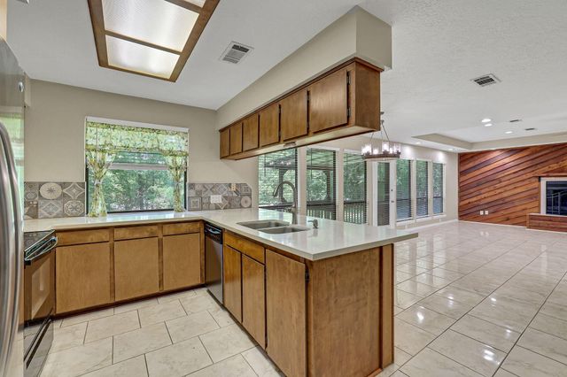 31 Oak Cove Lane, Coldspring, TX 77331