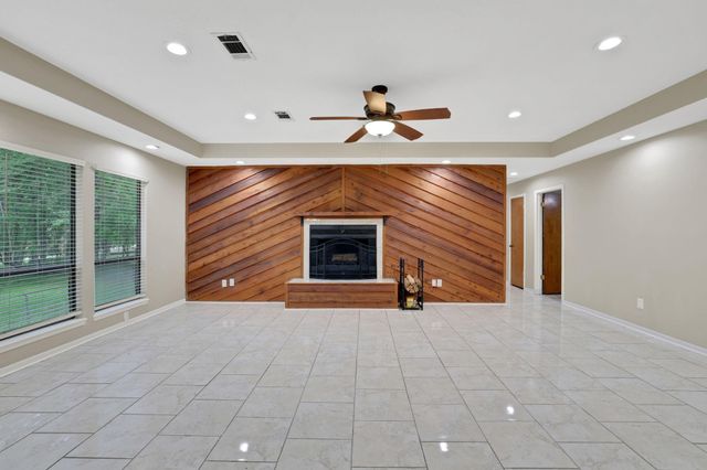 31 Oak Cove Lane, Coldspring, TX 77331