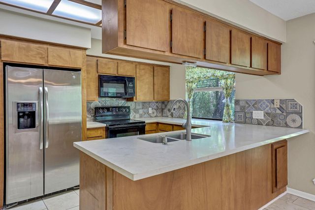 31 Oak Cove Lane, Coldspring, TX 77331