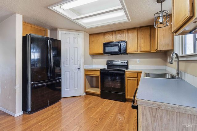 1610 W Hawaii, Nampa, ID 83686