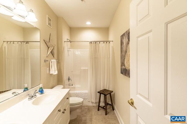 1051 GLENWOOD STATION LN #104, Charlottesville, VA 22901