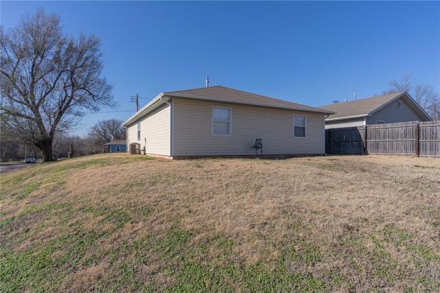 624 S Ash Street, Guthrie, OK 73044