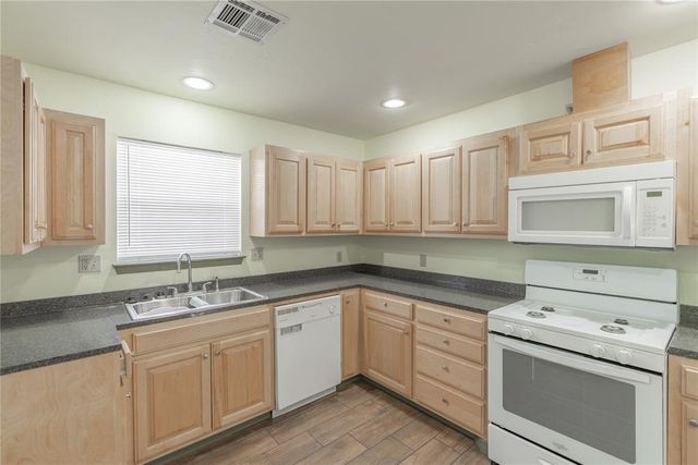 624 S Ash Street, Guthrie, OK 73044