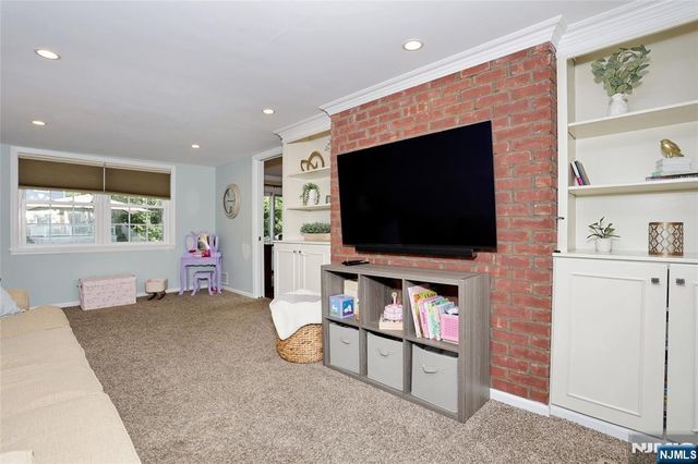 37 Oakley Terrace, Nutley, NJ 07110
