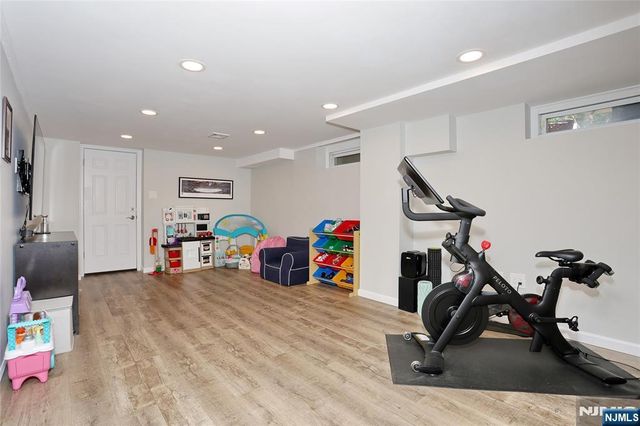 37 Oakley Terrace, Nutley, NJ 07110