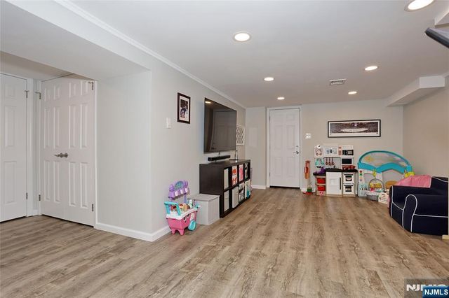 37 Oakley Terrace, Nutley, NJ 07110