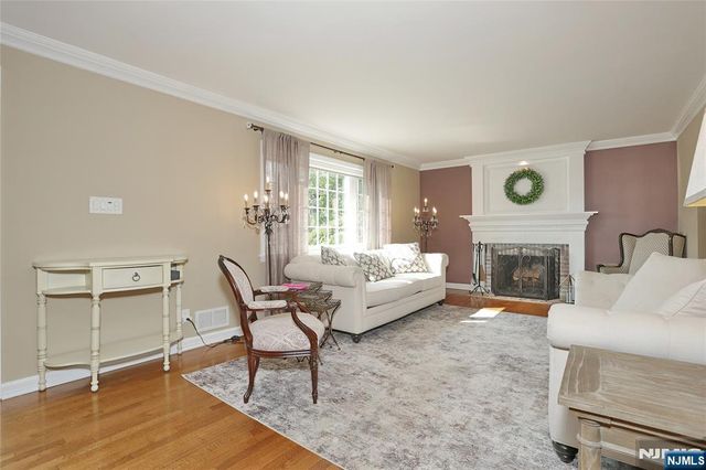 37 Oakley Terrace, Nutley, NJ 07110