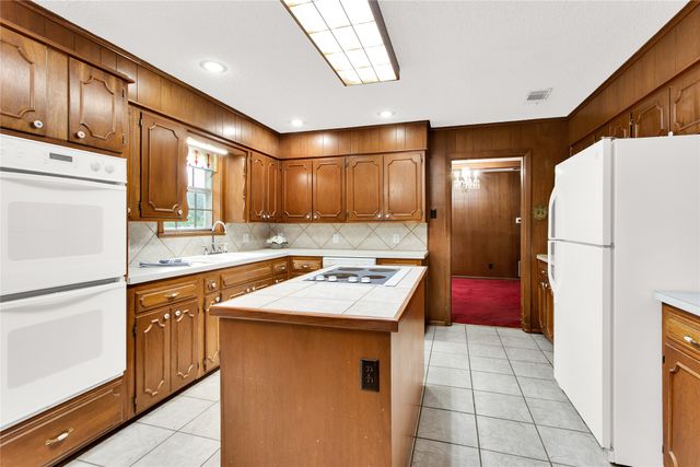 930 S MAURICE Avenue, Denison, TX 75020