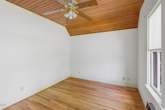 409 NW Dimmick Street, Grants Pass, OR 97526