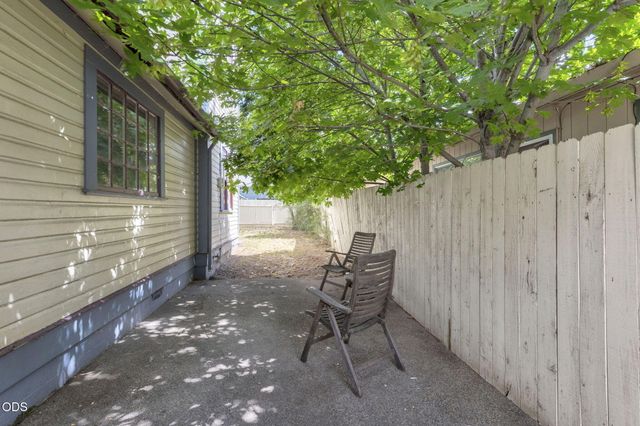 409 NW Dimmick Street, Grants Pass, OR 97526