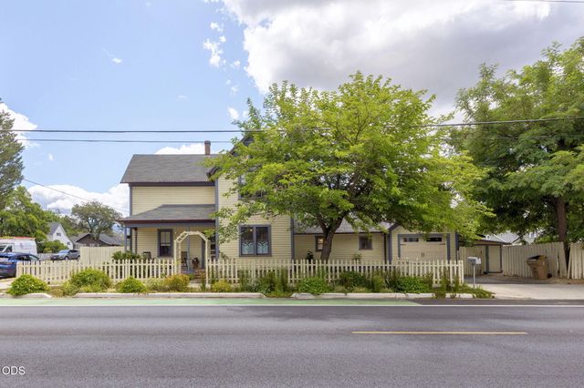 409 NW Dimmick Street, Grants Pass, OR 97526