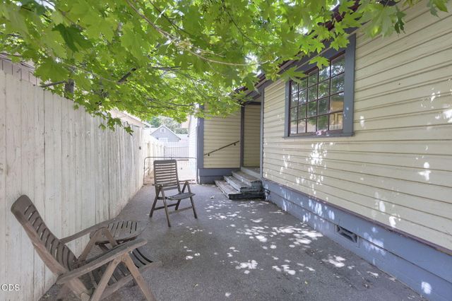 409 NW Dimmick Street, Grants Pass, OR 97526