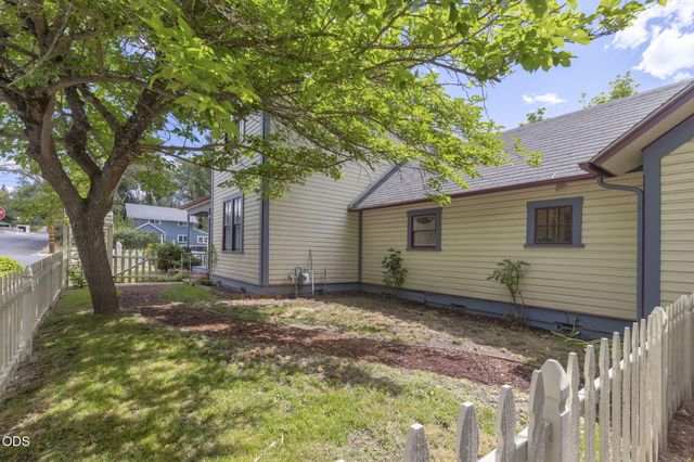 409 NW Dimmick Street, Grants Pass, OR 97526