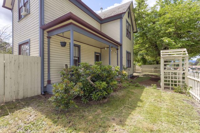 409 NW Dimmick Street, Grants Pass, OR 97526