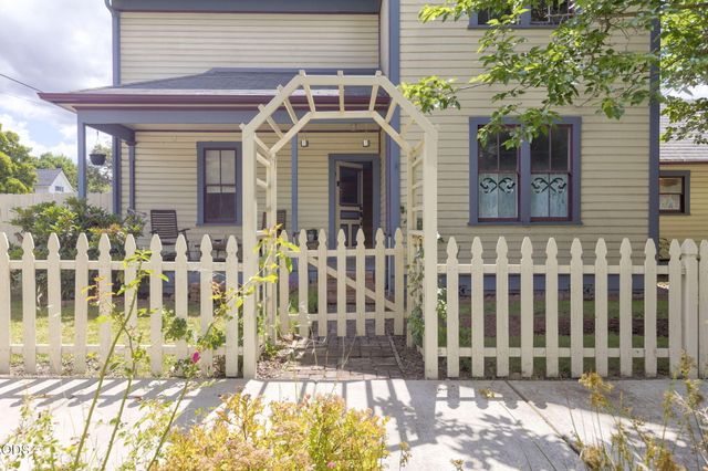 409 NW Dimmick Street, Grants Pass, OR 97526