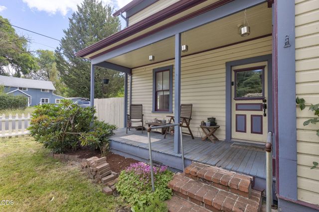 409 NW Dimmick Street, Grants Pass, OR 97526