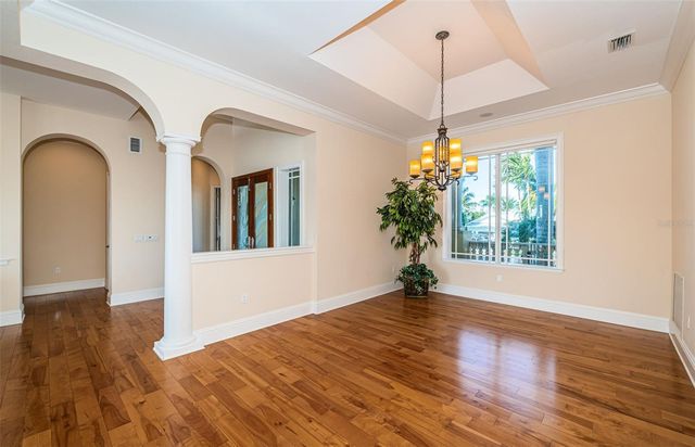 7986 9TH AVENUE S, St Petersburg, FL 33707