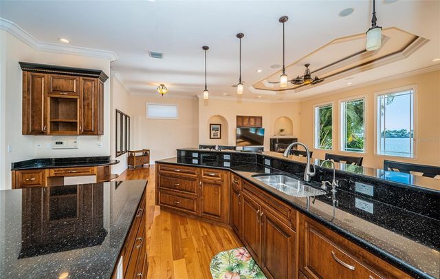 7986 9TH AVENUE S, St Petersburg, FL 33707