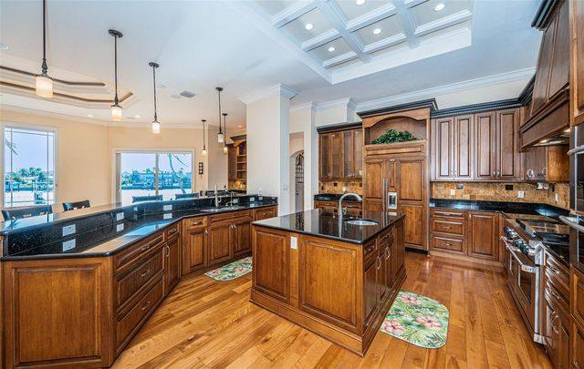 7986 9TH AVENUE S, St Petersburg, FL 33707