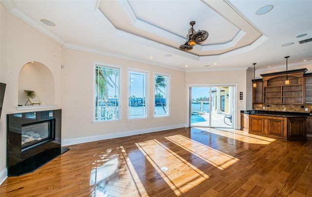 7986 9TH AVENUE S, St Petersburg, FL 33707