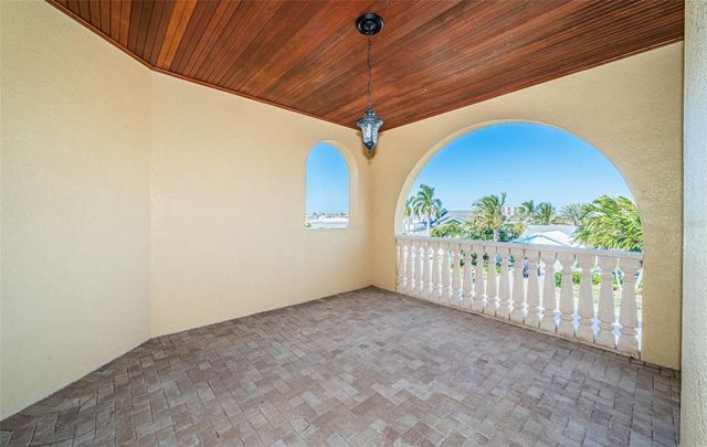 7986 9TH AVENUE S, St Petersburg, FL 33707