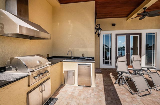 7986 9TH AVENUE S, St Petersburg, FL 33707