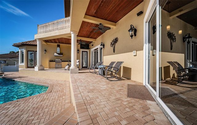 7986 9TH AVENUE S, St Petersburg, FL 33707