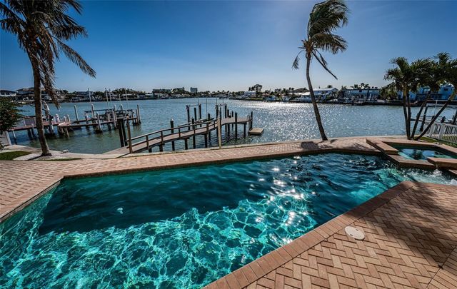 7986 9TH AVENUE S, St Petersburg, FL 33707