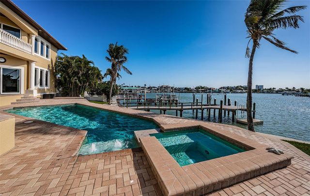 7986 9TH AVENUE S, St Petersburg, FL 33707