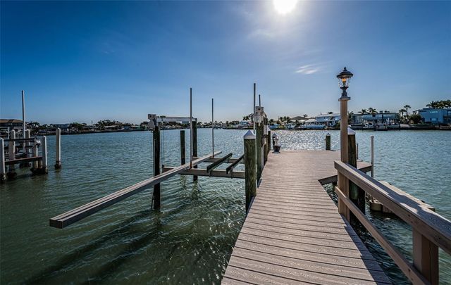 7986 9TH AVENUE S, St Petersburg, FL 33707