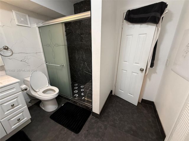 6070 W 18th Ave 209, Hialeah, FL 33012